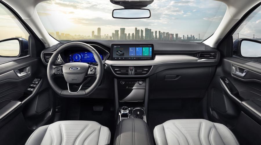 Торпедо Ford Escape Titanium 2019 года  (CN) (фото 18 из 28)
